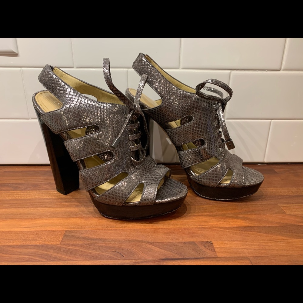 Coach Moreen Heels. Very good condition. Size 6B.